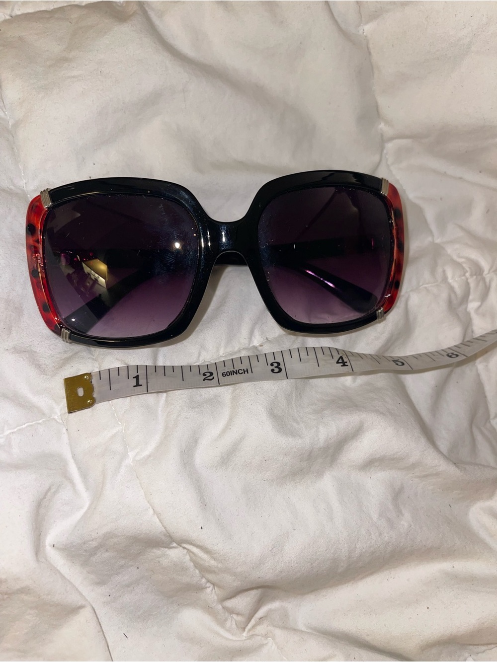 Stylish Women's Oversized Sunglasses - Black with Red Accents